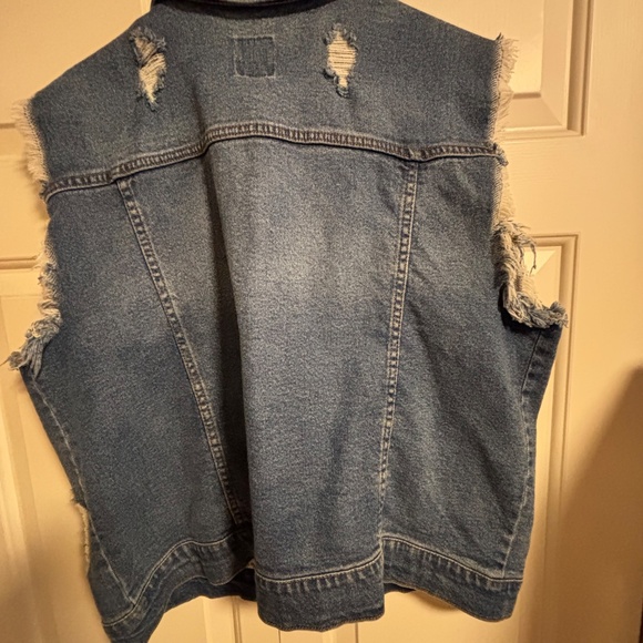 Wild Fable Distressed Sleeveless Jean Jacket - Picture 5 of 7